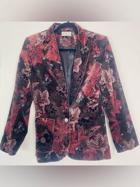 Vintage one of a kind blazer. Fits small, comfortable for any occasion!